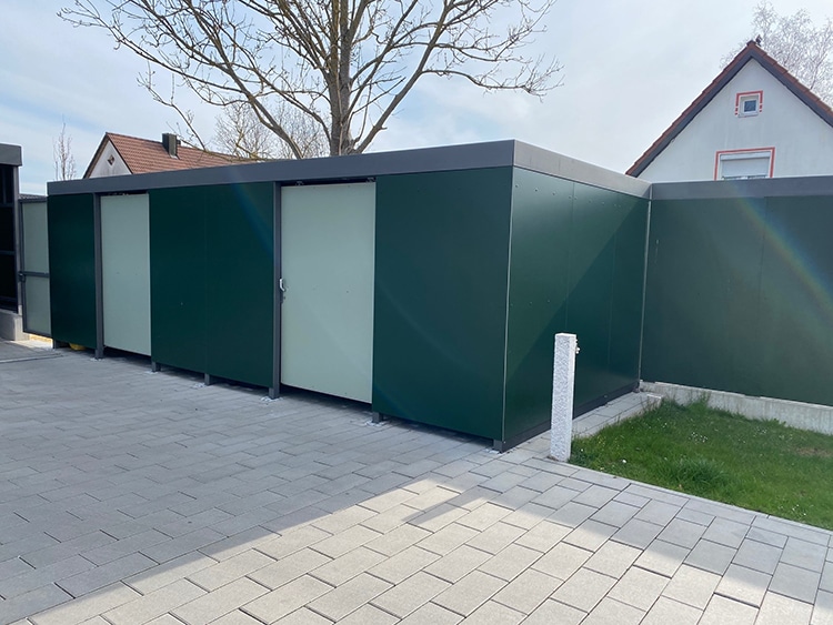 Mülltonnen und Fahrradhäuschen mit Trespa in dunkelgrün