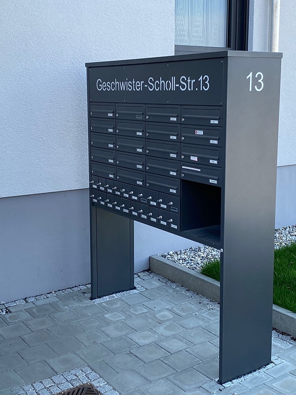 Briefkastenanlage für Mehrparteienhaus