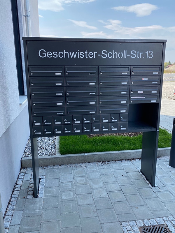 Briefkastenanlage für Mehrparteienhaus