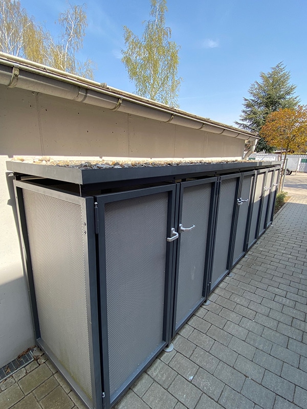 Mülltonnenhäuschen mit Lochblechfüllung