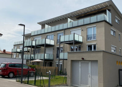 Balkonanlage mit Glasfüllung matt
