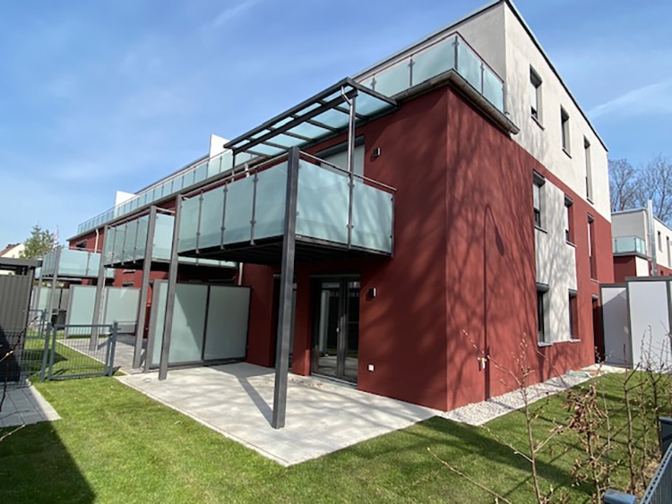 Balkonanlage mit Glasfüllung matt