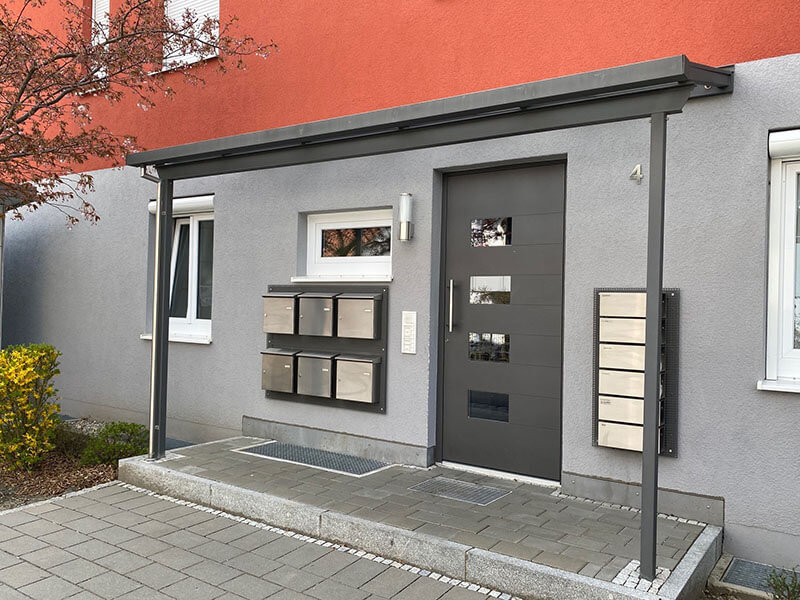 Haustürüberdachung mit Glasfüllung