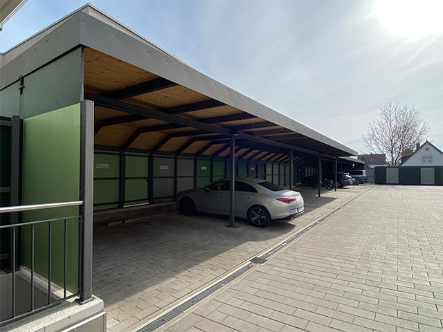 Parkplatzüberdachung mit Trespa Rückwand