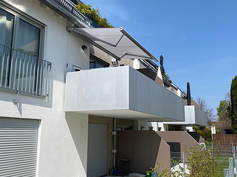 Balkon freitragend Lochblechverkleidung