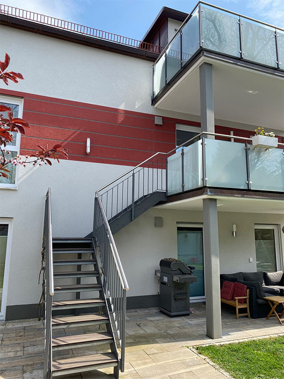 Balkonanlage mit Zugang über Aussentreppe