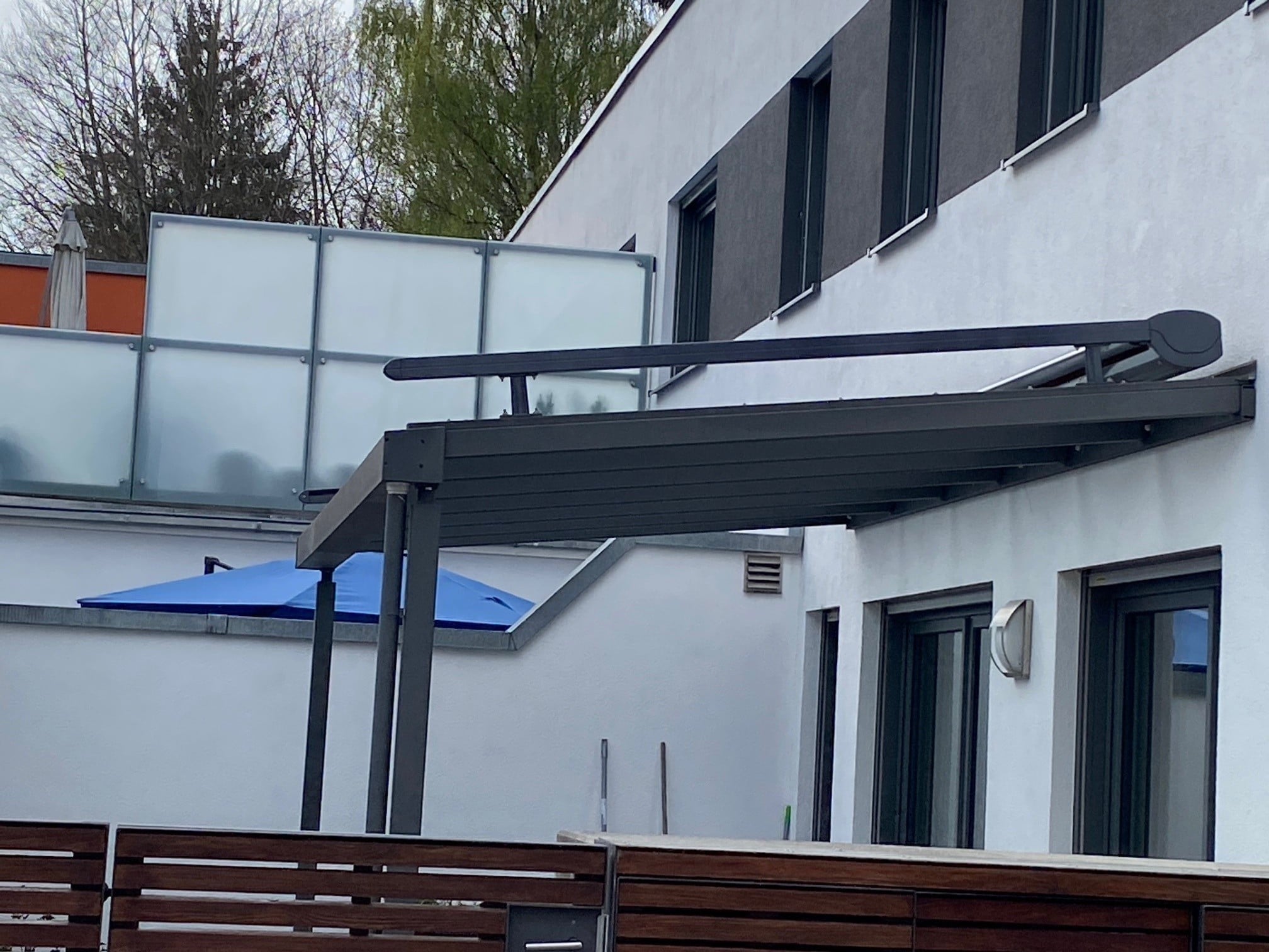 Terrassenübbrdachung mit Markise
